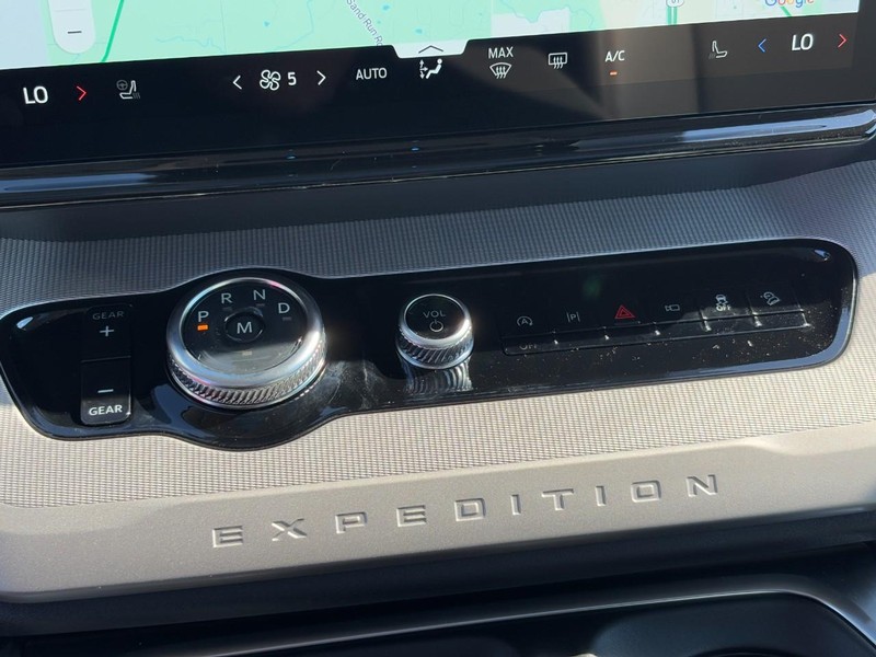 Ford Expedition Vehicle Image 20
