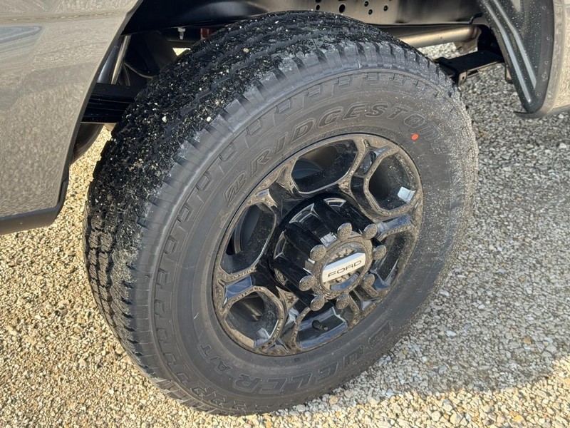 Ford Super Duty F-250 SRW Vehicle Image 05