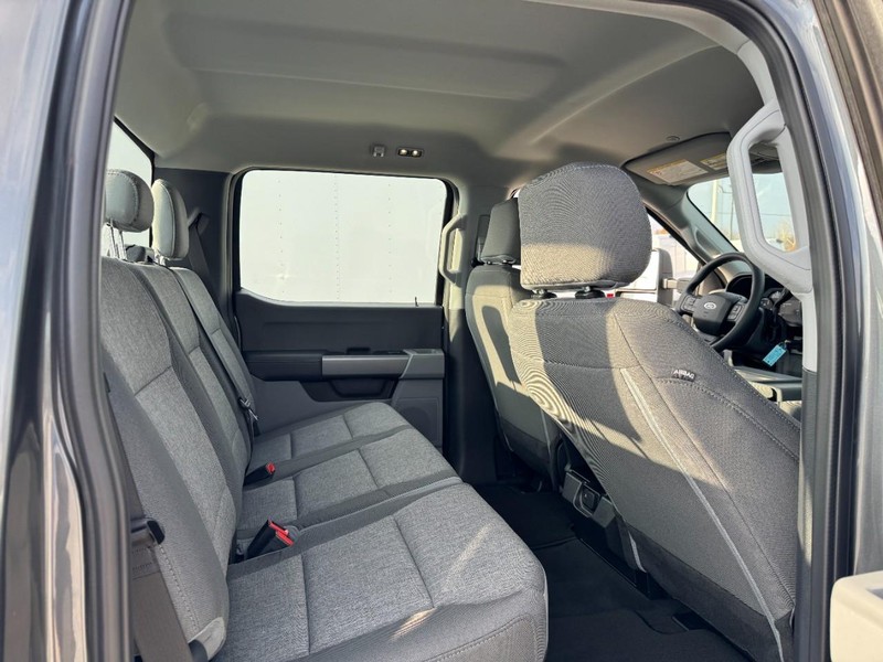 Ford Super Duty F-250 SRW Vehicle Image 06