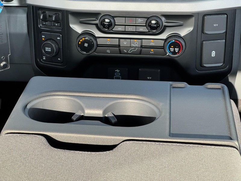 Ford Super Duty F-250 SRW Vehicle Image 10