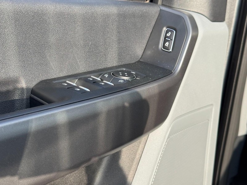 Ford Super Duty F-250 SRW Vehicle Image 12