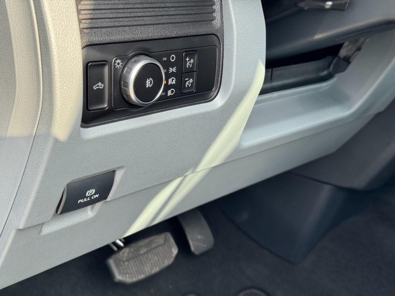 Ford Super Duty F-250 SRW Vehicle Image 13