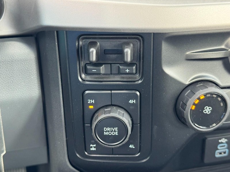 Ford Super Duty F-250 SRW Vehicle Image 16