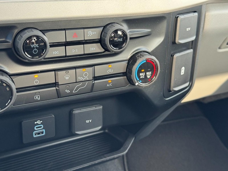 Ford Super Duty F-250 SRW Vehicle Image 17