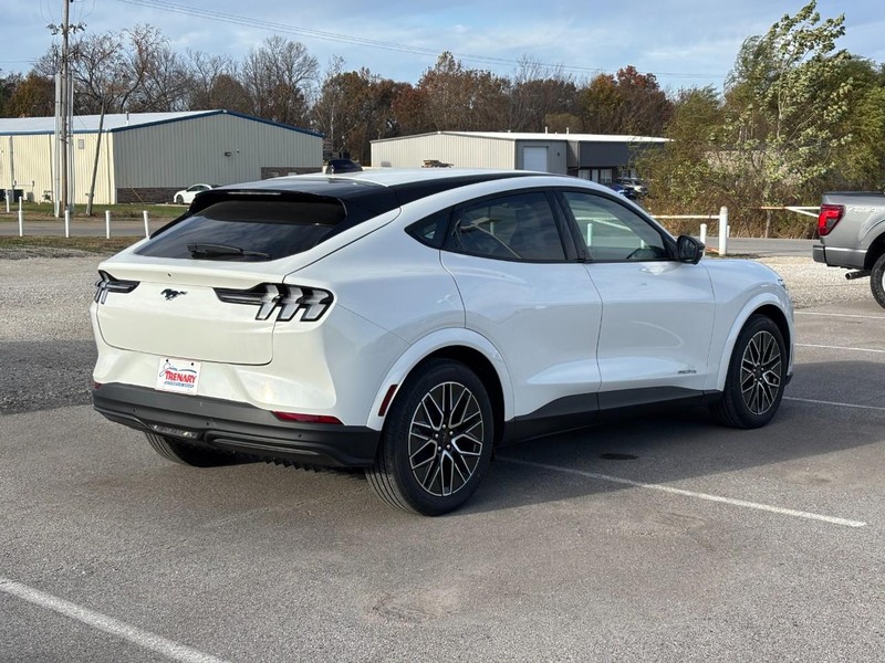 Ford Mustang Mach-E Vehicle Full-screen Gallery Image 3