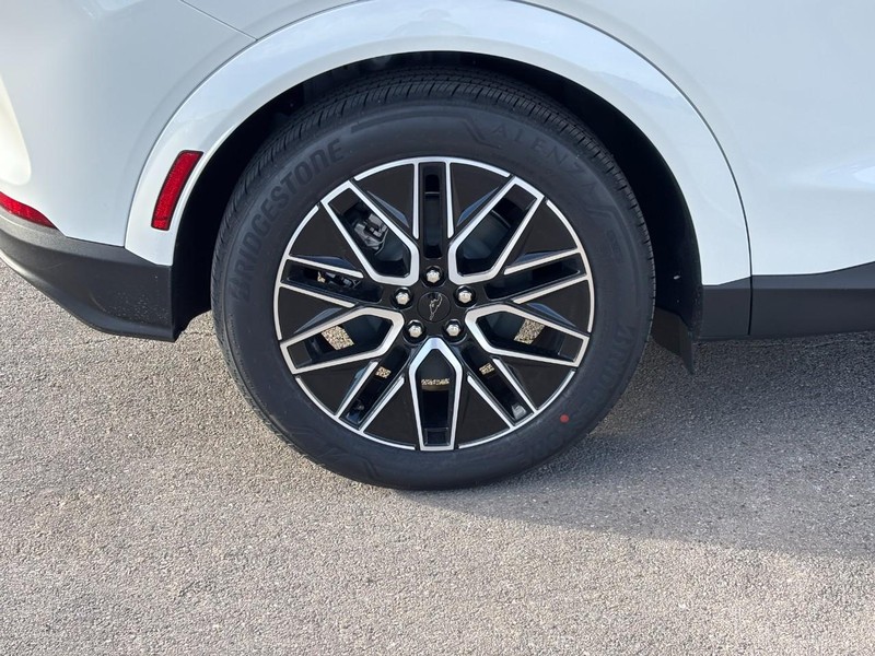 Ford Mustang Mach-E Vehicle Full-screen Gallery Image 4