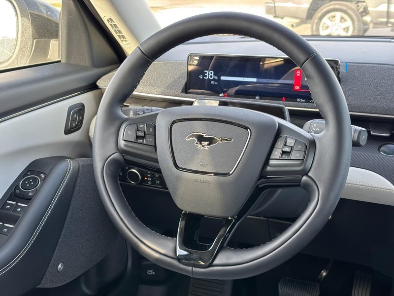 Ford Mustang Mach-E Vehicle Full-screen Gallery Image 7