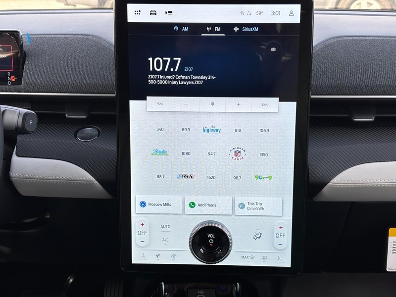 Ford Mustang Mach-E Vehicle Full-screen Gallery Image 8