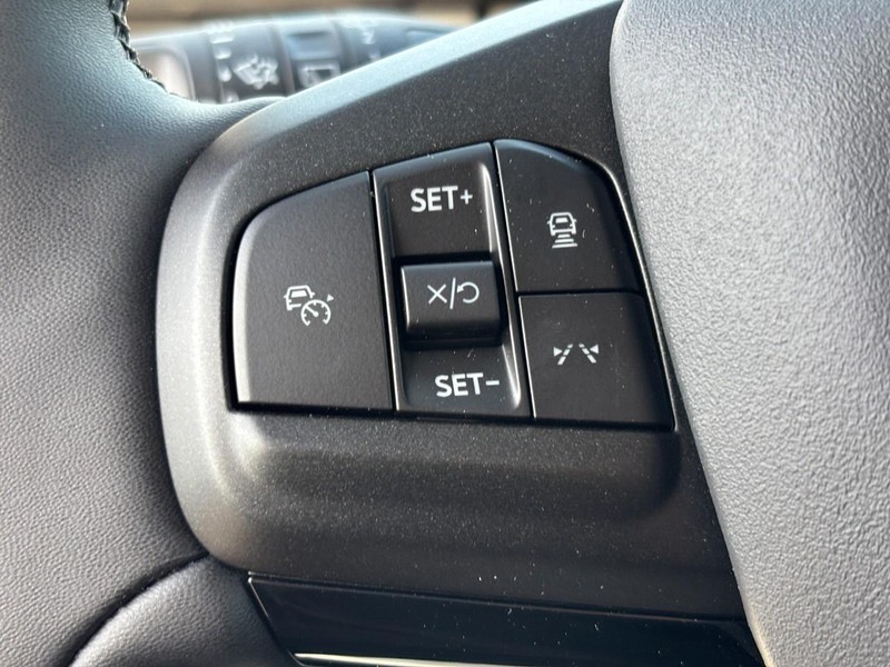 Ford Mustang Mach-E Vehicle Full-screen Gallery Image 11