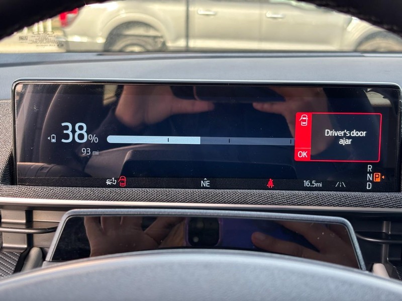 Ford Mustang Mach-E Vehicle Full-screen Gallery Image 13