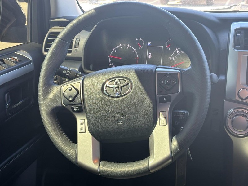 Toyota 4Runner Vehicle Image 12