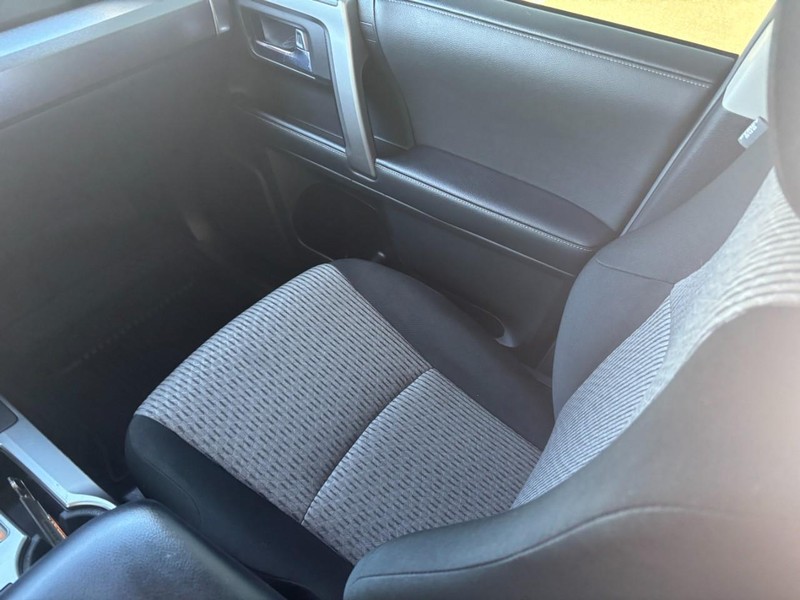 Toyota 4Runner Vehicle Image 14