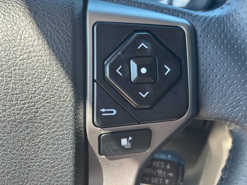 Toyota 4Runner Vehicle Image 18
