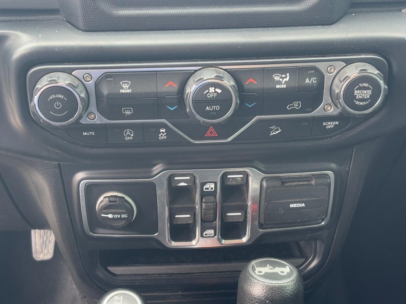 Jeep Wrangler Unlimited Vehicle Image 21