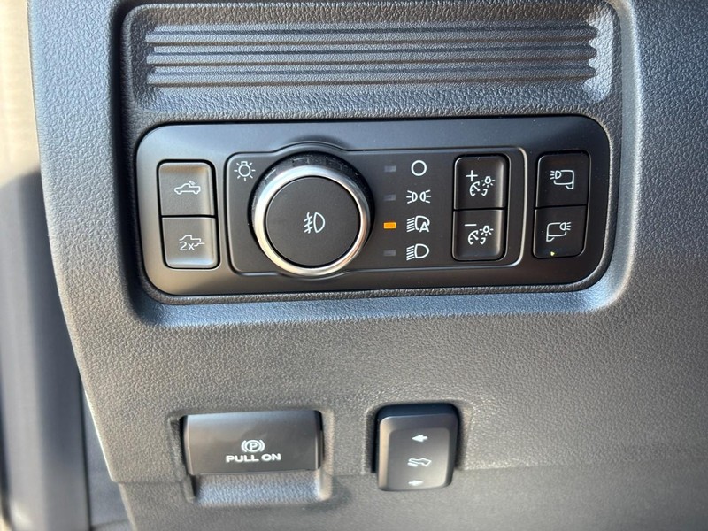 Ford Super Duty F-250 SRW Vehicle Image 11