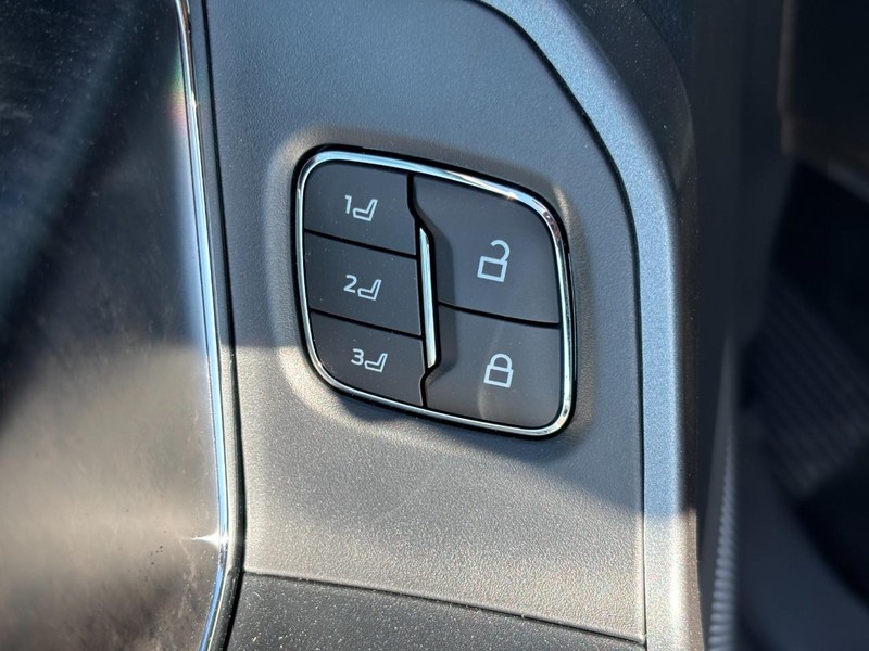Ford Super Duty F-250 SRW Vehicle Image 22
