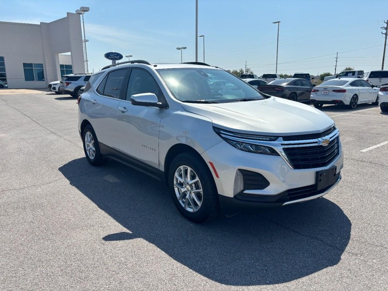 Chevrolet Equinox Vehicle Image 02