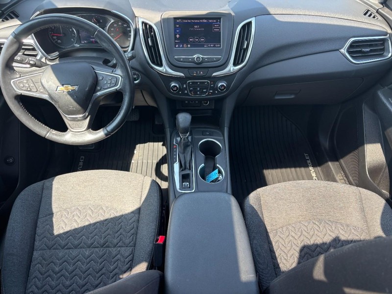 Chevrolet Equinox Vehicle Image 11