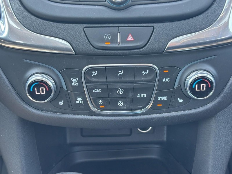 Chevrolet Equinox Vehicle Image 14