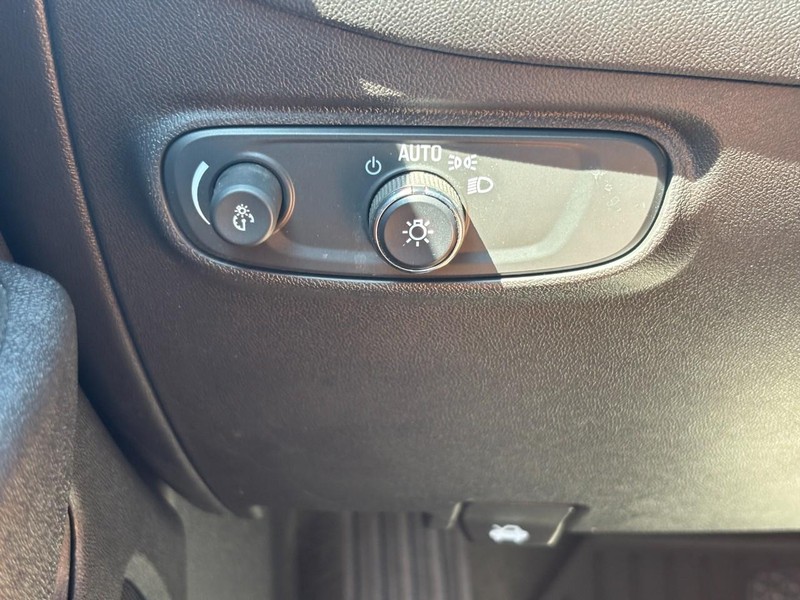 Chevrolet Equinox Vehicle Image 16