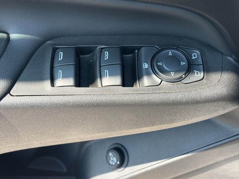 Chevrolet Equinox Vehicle Image 24