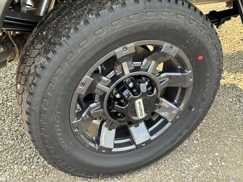 Ford Super Duty F-250 SRW Vehicle Image 05