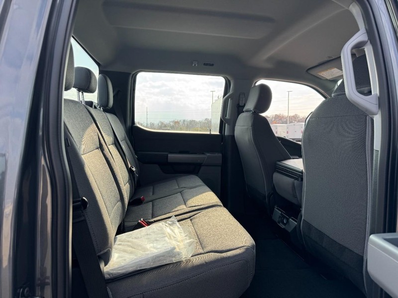 Ford Super Duty F-250 SRW Vehicle Image 06