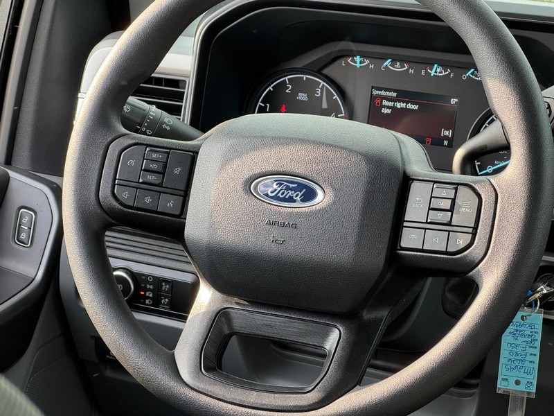 Ford Super Duty F-250 SRW Vehicle Image 08