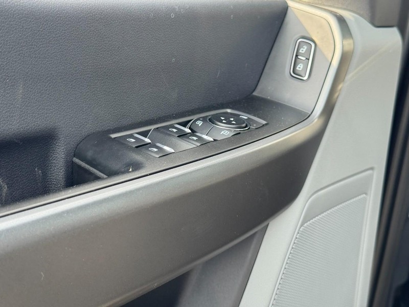 Ford Super Duty F-250 SRW Vehicle Image 12