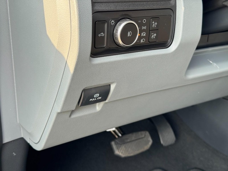 Ford Super Duty F-250 SRW Vehicle Image 13