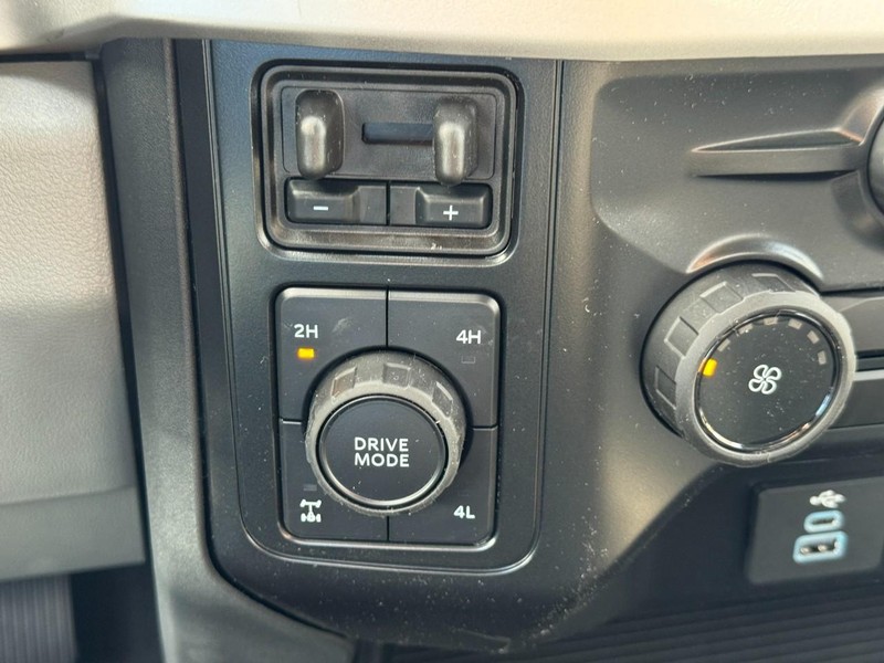 Ford Super Duty F-250 SRW Vehicle Image 16