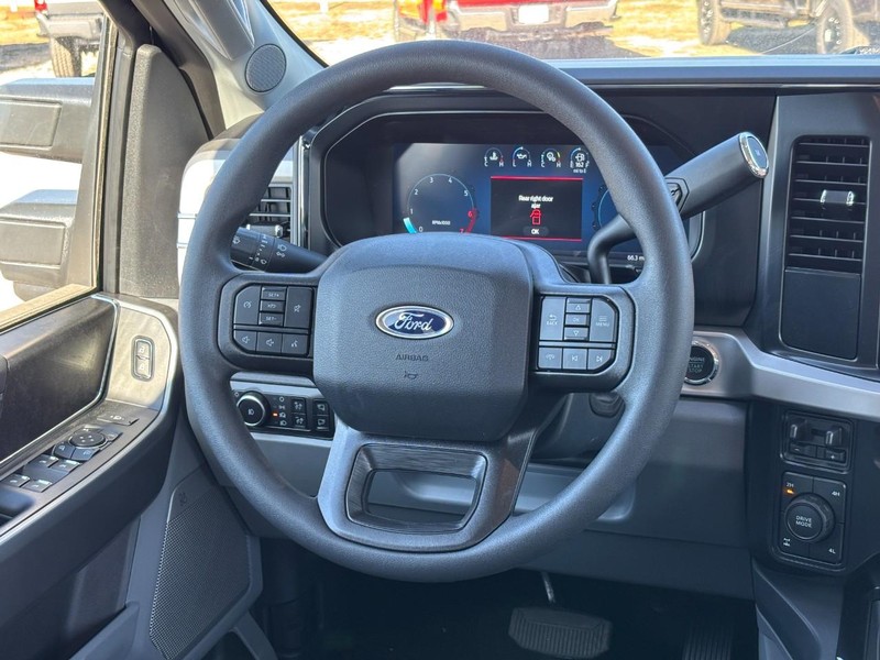 Ford Super Duty F-350 SRW Vehicle Image 07