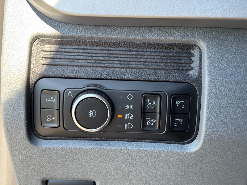 Ford Super Duty F-350 SRW Vehicle Image 11