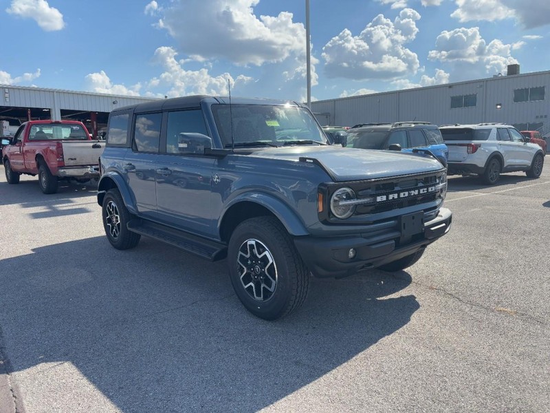 Ford Bronco Vehicle Image 02