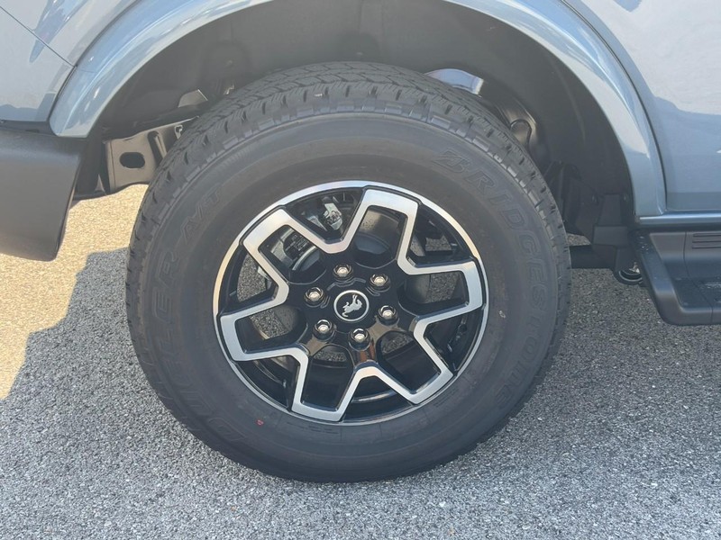 Ford Bronco Vehicle Image 04