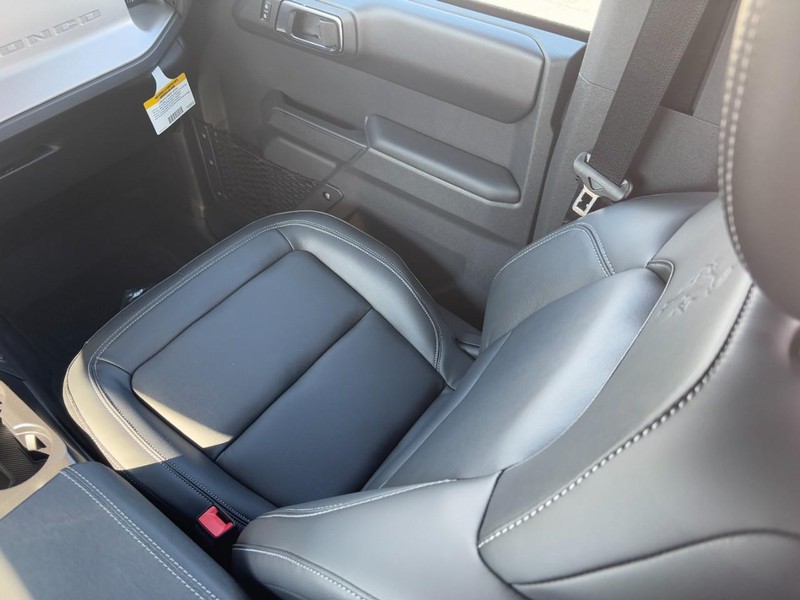 Ford Bronco Vehicle Image 10