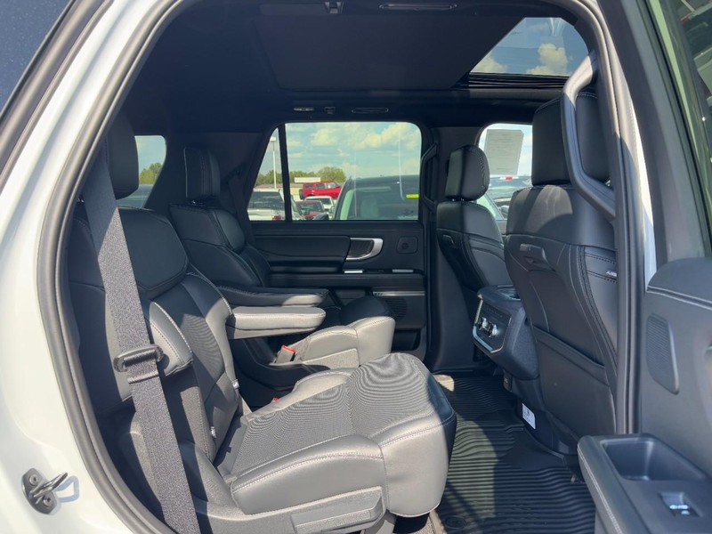 Ford Expedition Vehicle Image 05