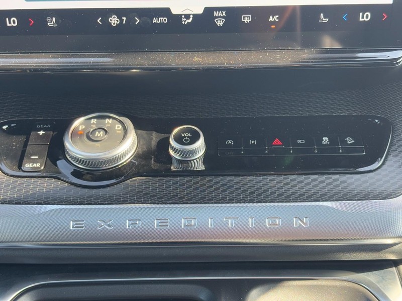 Ford Expedition Vehicle Image 10