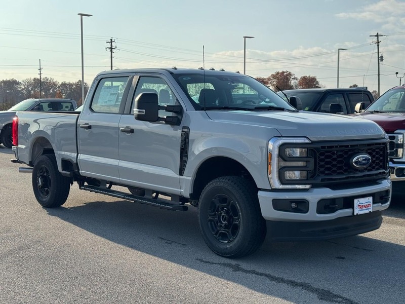 Ford Super Duty F-250 SRW Vehicle Image 02