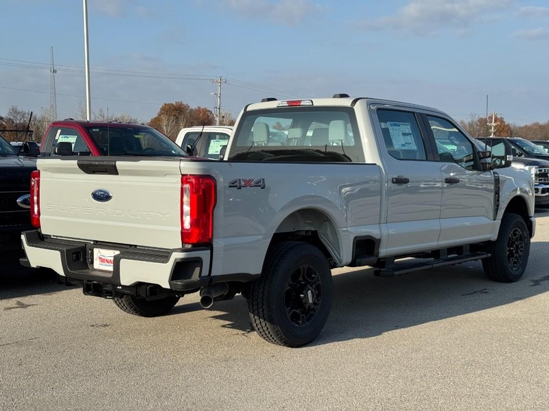 Ford Super Duty F-250 SRW Vehicle Image 03