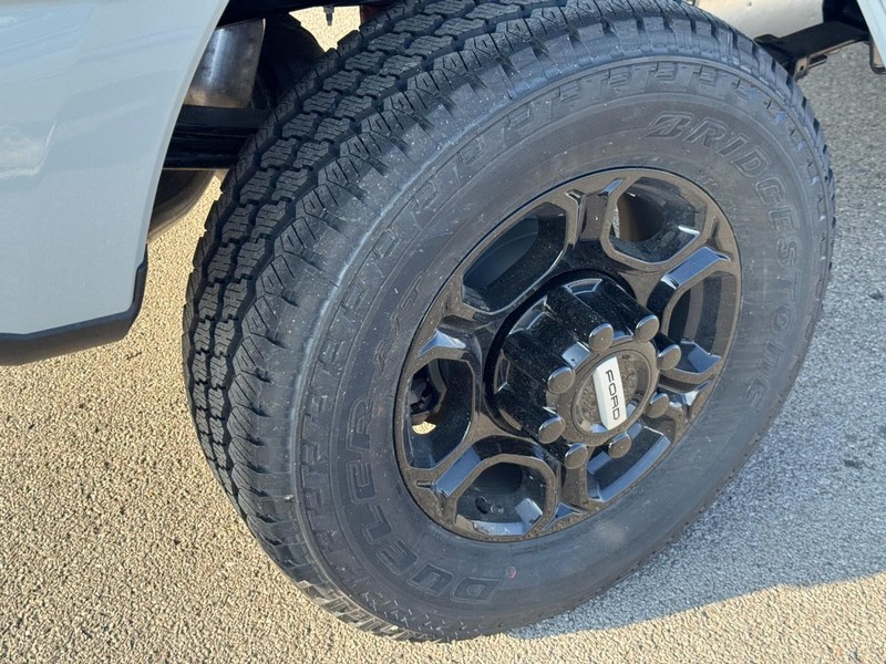 Ford Super Duty F-250 SRW Vehicle Image 05