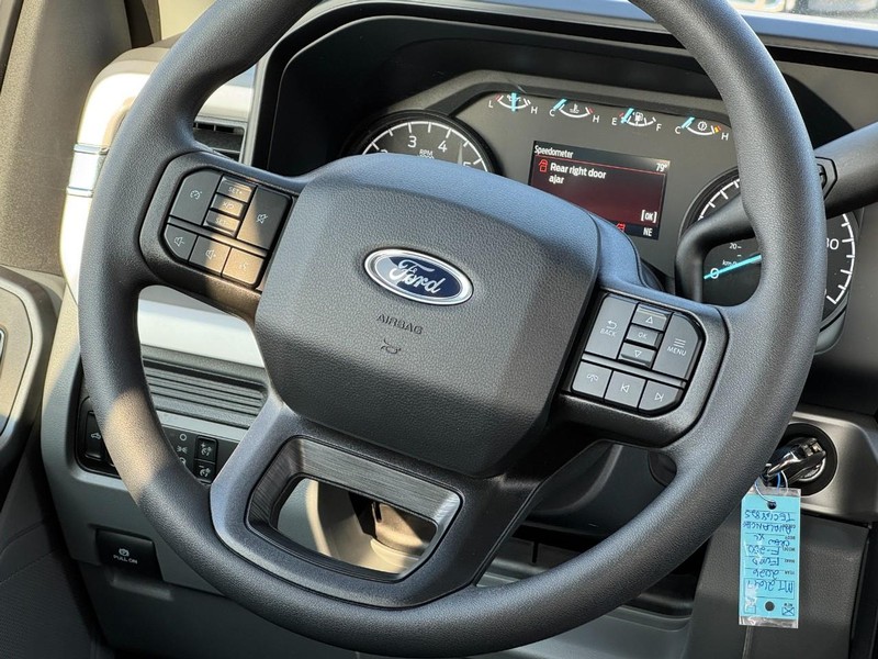 Ford Super Duty F-250 SRW Vehicle Image 08