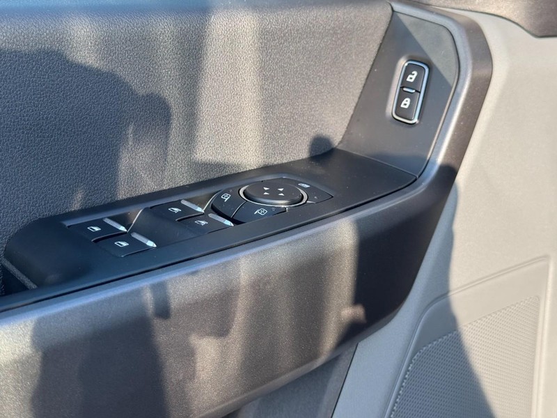 Ford Super Duty F-250 SRW Vehicle Image 12