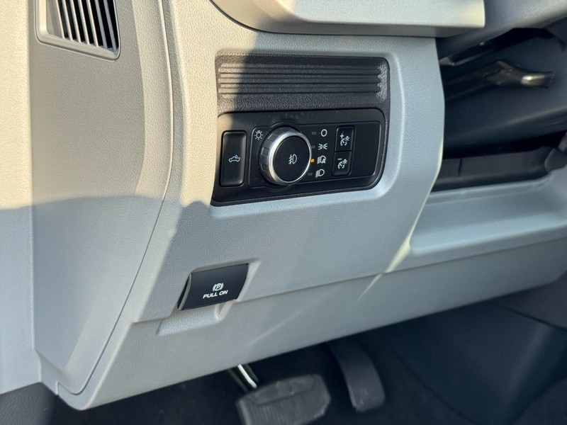 Ford Super Duty F-250 SRW Vehicle Image 13