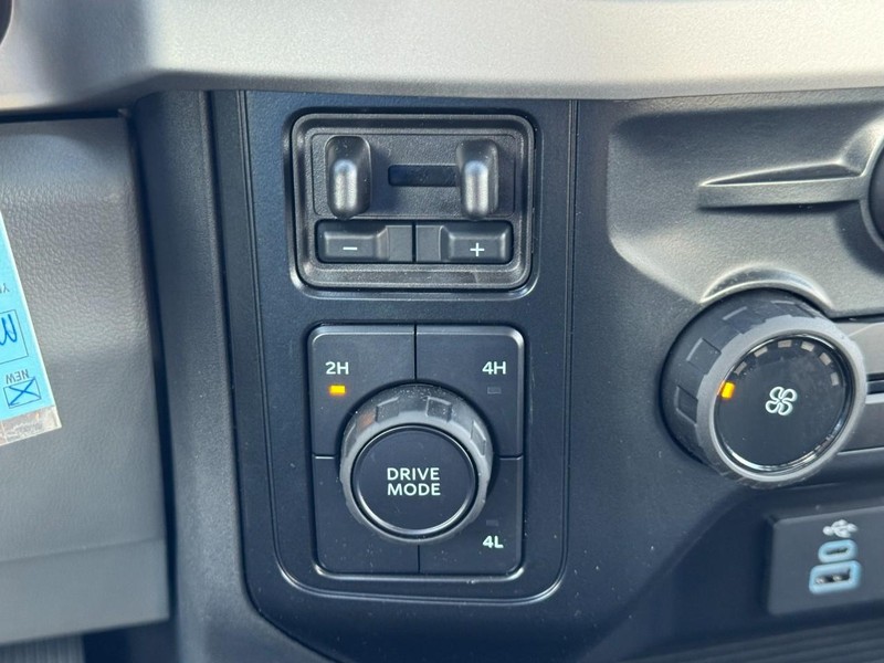 Ford Super Duty F-250 SRW Vehicle Image 16