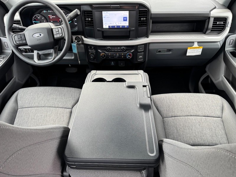 Ford Super Duty F-250 SRW Vehicle Image 06