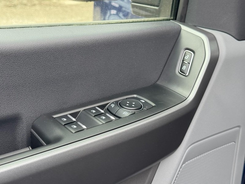 Ford Super Duty F-250 SRW Vehicle Image 11