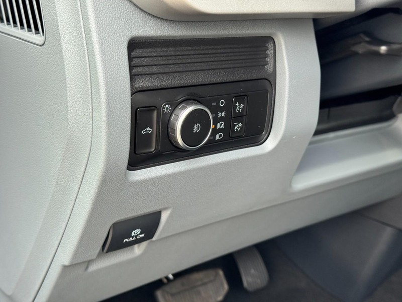 Ford Super Duty F-250 SRW Vehicle Image 12