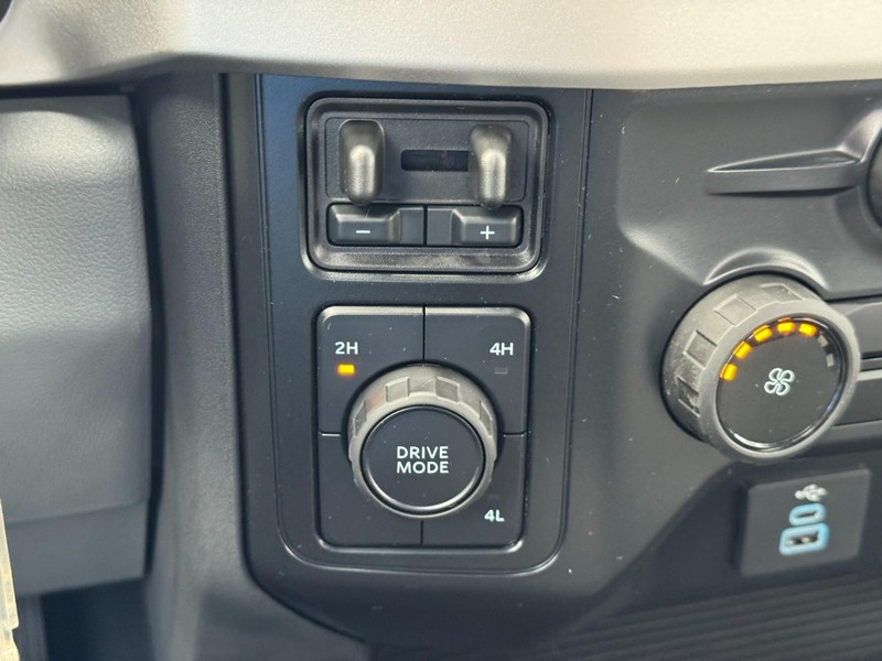 Ford Super Duty F-250 SRW Vehicle Image 15