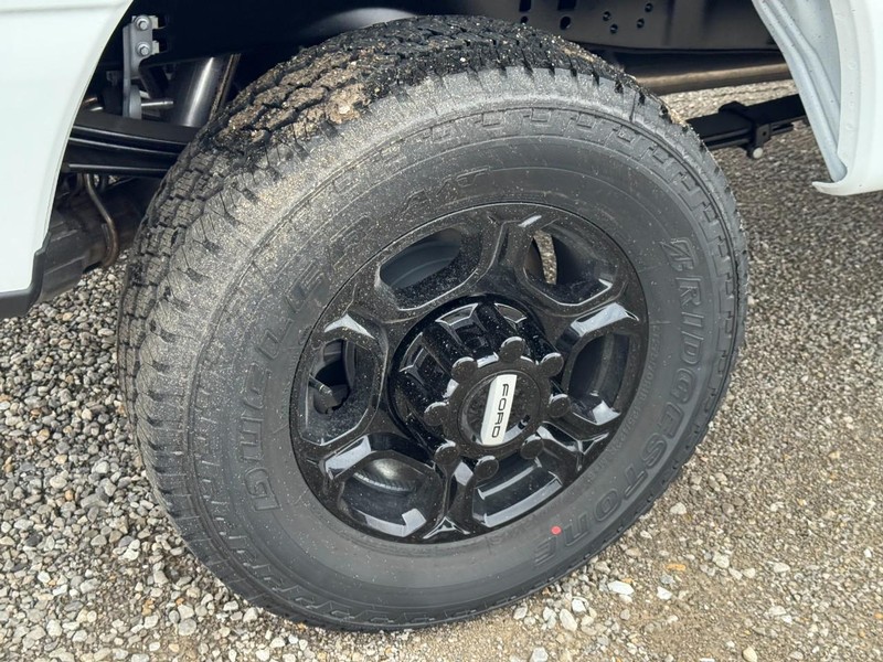 Ford Super Duty F-250 SRW Vehicle Image 04